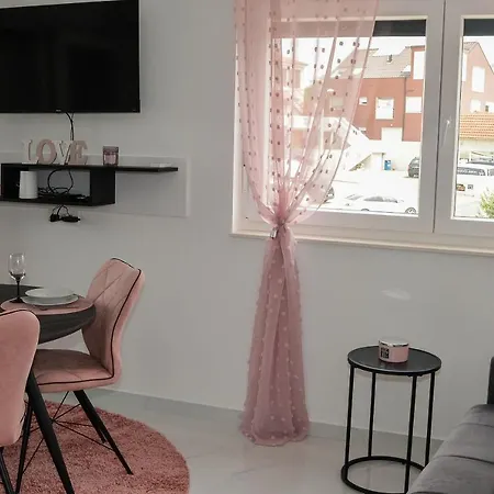 Laura Apartament
